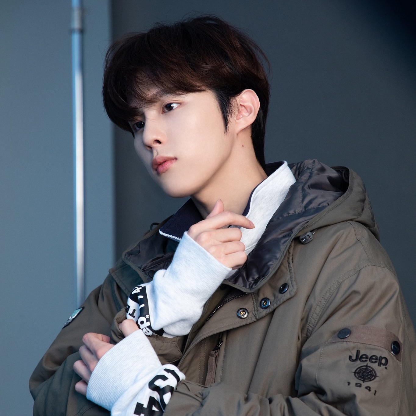 Behind-the-scenes cut of Kim Wooseok