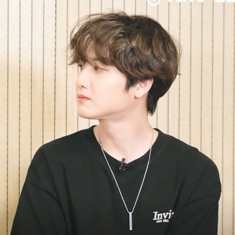 Recent activity shot of Shin Gwangil (LUCY)