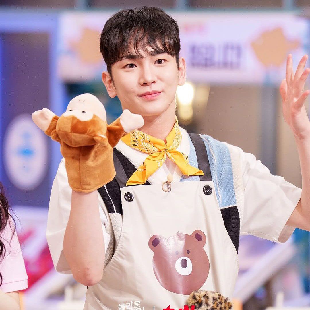 A moment captured by Key (SHINee)'s fan
