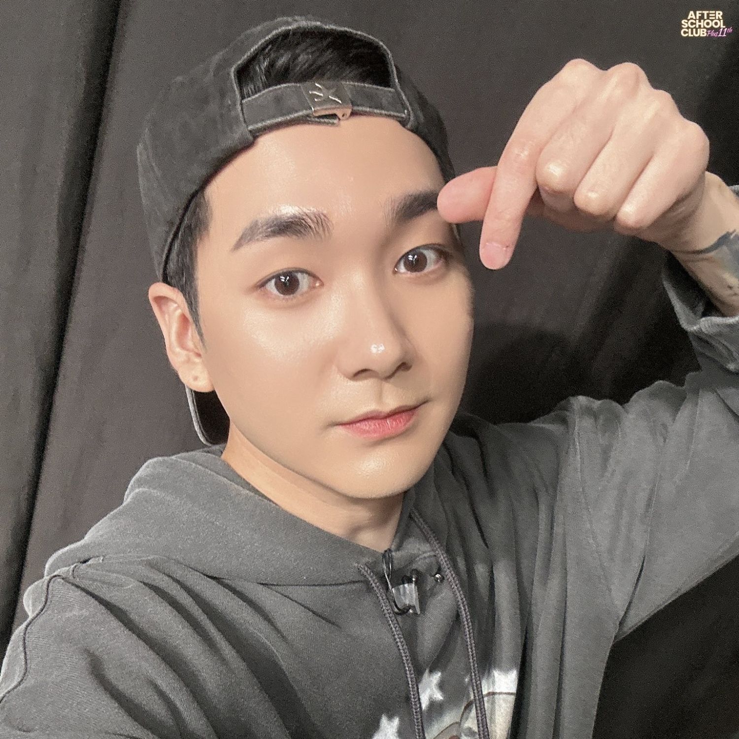 Behind-the-scenes cut of Aron