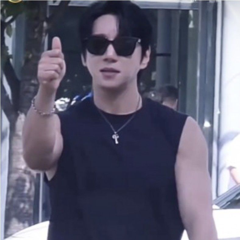 Recent activity shot of Hwang Chiyeol