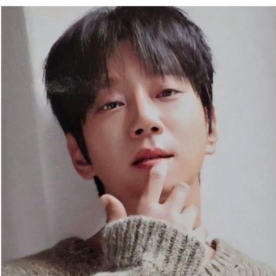 Recent activity shot of Hwang Chiyeol