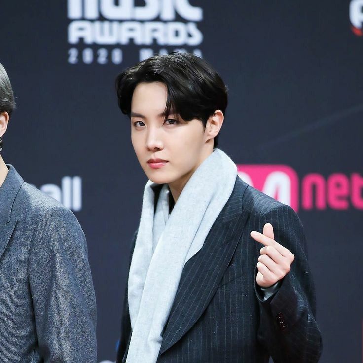 제이홉 (방탄소년단)의 최신 사진