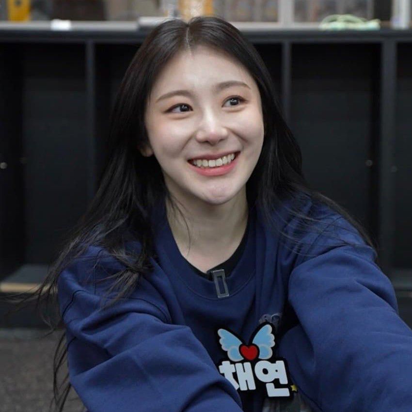 Behind-the-scenes cut of Lee Chaeyeon
