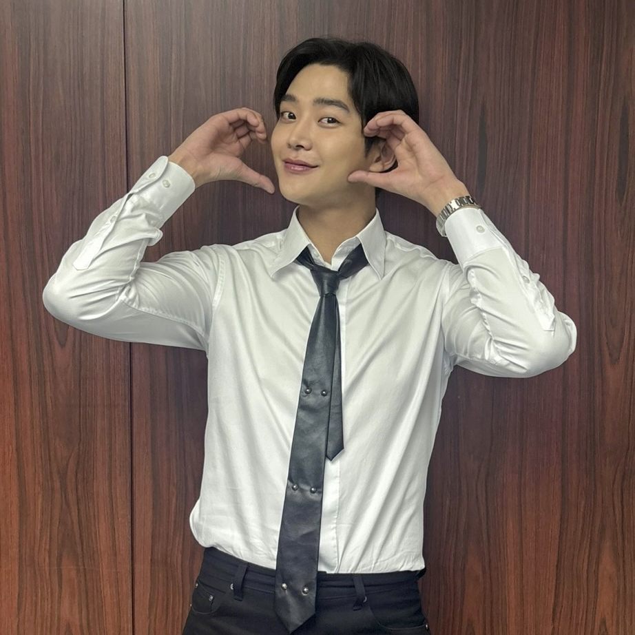 Behind-the-scenes cut of Rowoon