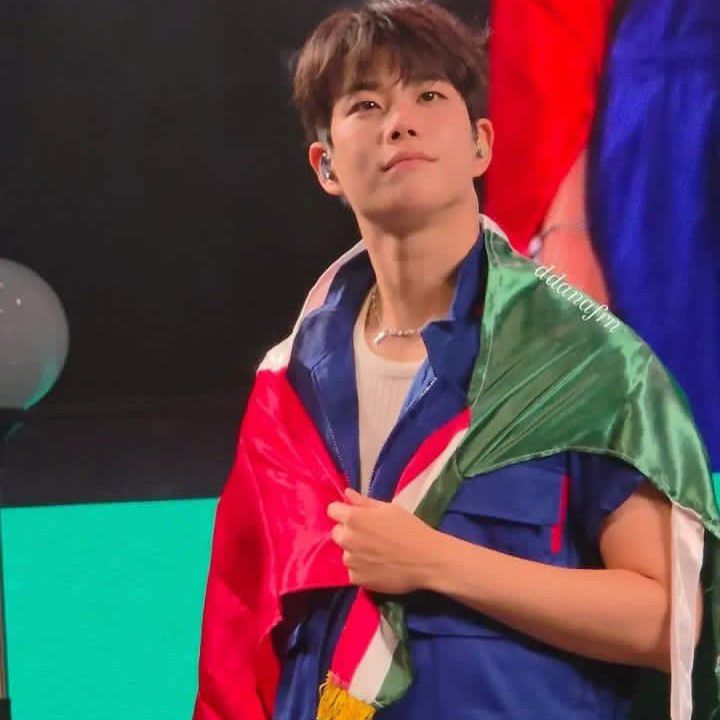 A moment captured by MJ (ASTRO)'s fan