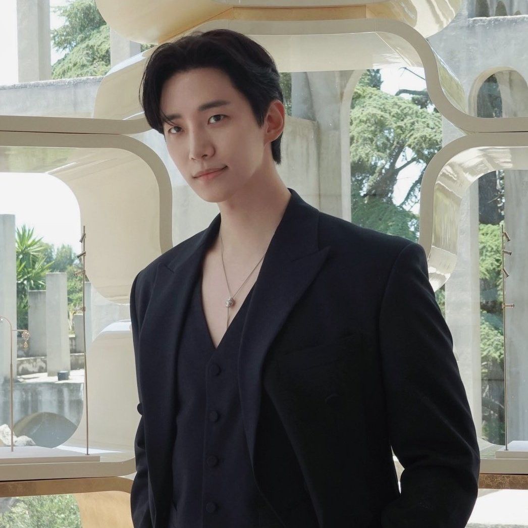 Latest photo of Junho (2PM)
