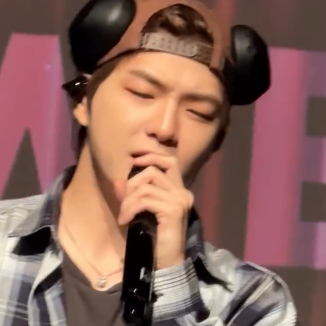 A moment captured by Kang Daniel's fan