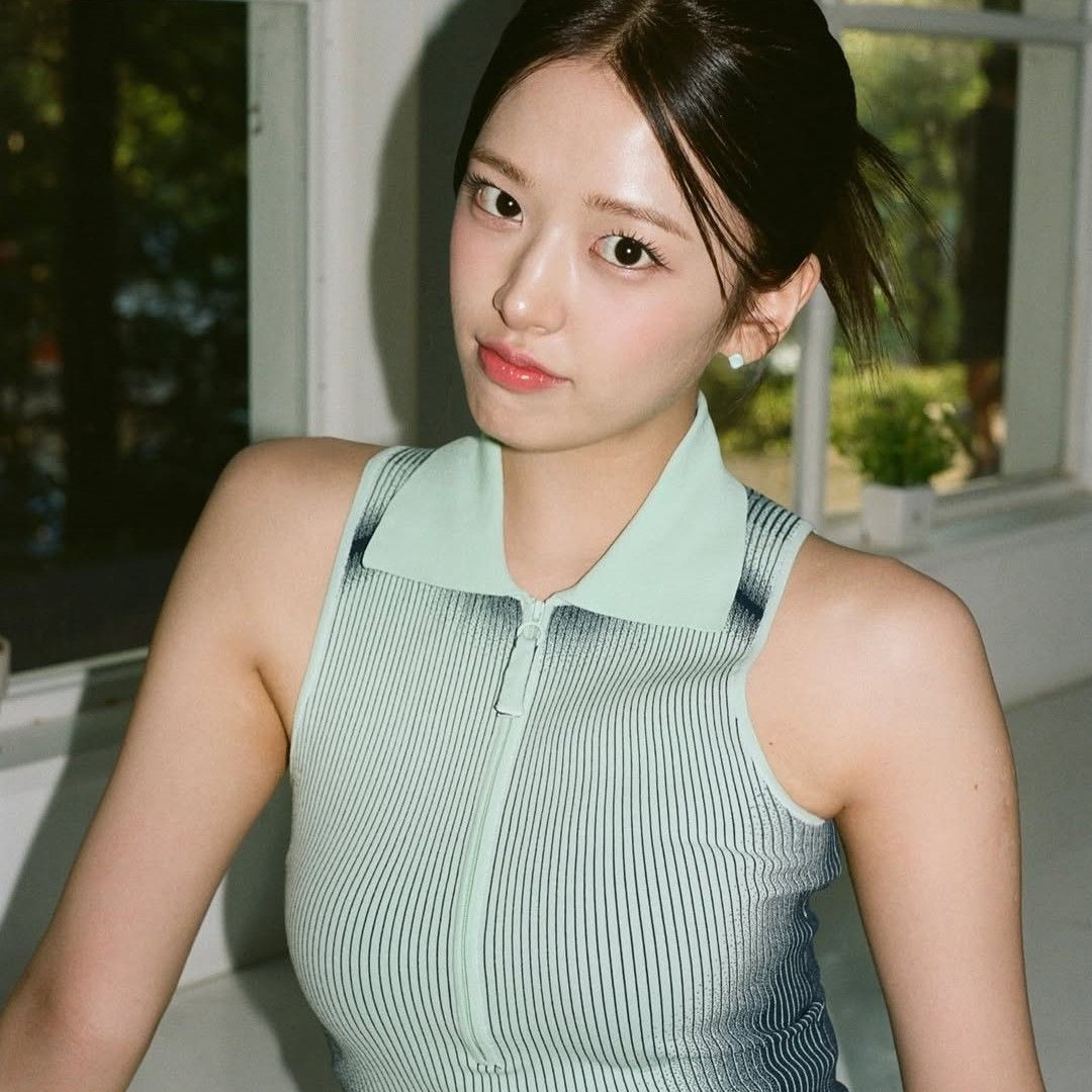 Recent activity shot of An Yujin (IVE)