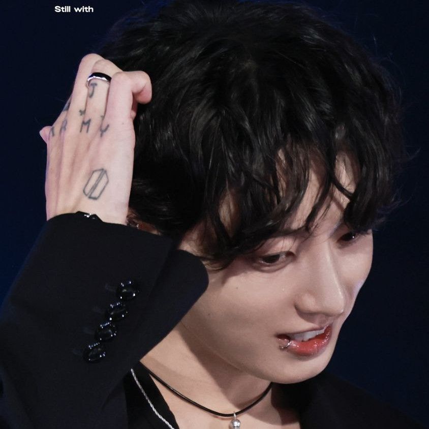 Foto aktivitas terbaru Jungkook (BTS)