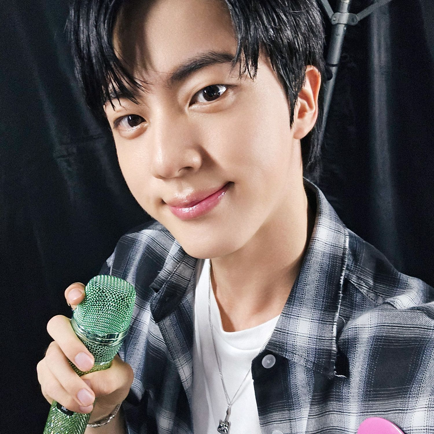 Momen yang diabadikan oleh penggemar Jin (BTS)
