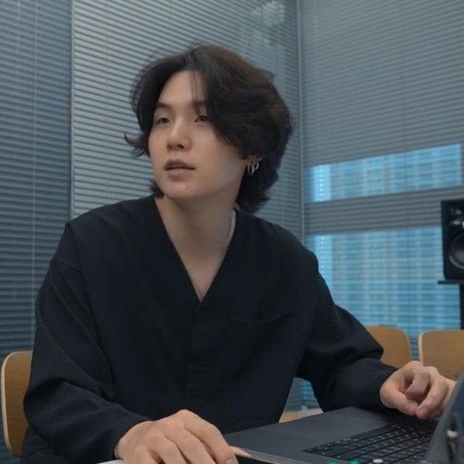 Foto terbaru SUGA (BTS)