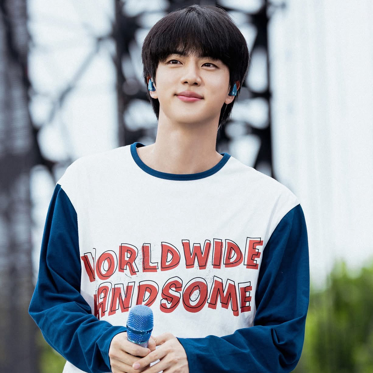 진 (방탄소년단)의 비하인드 컷