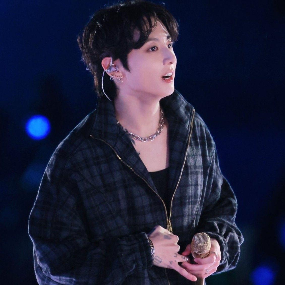 Foto aktivitas terbaru Jungkook (BTS)