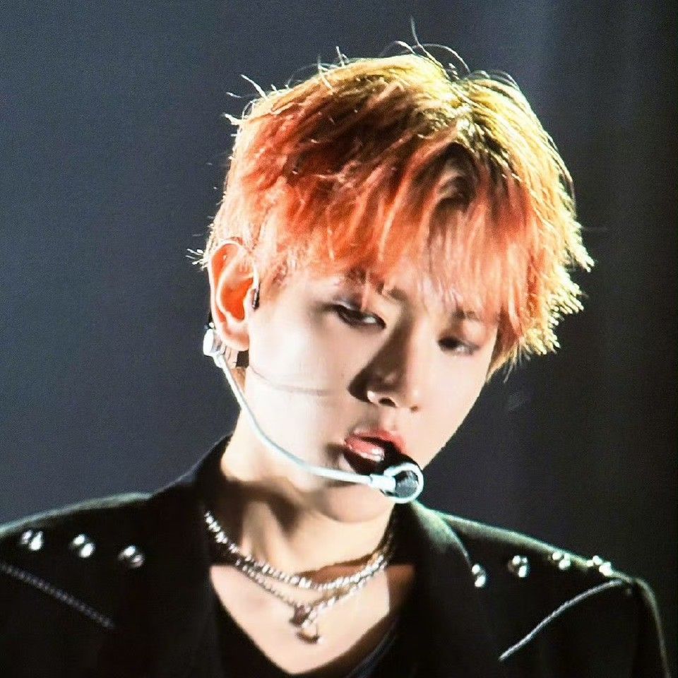 A moment captured by Baekhyun (EXO)'s fan