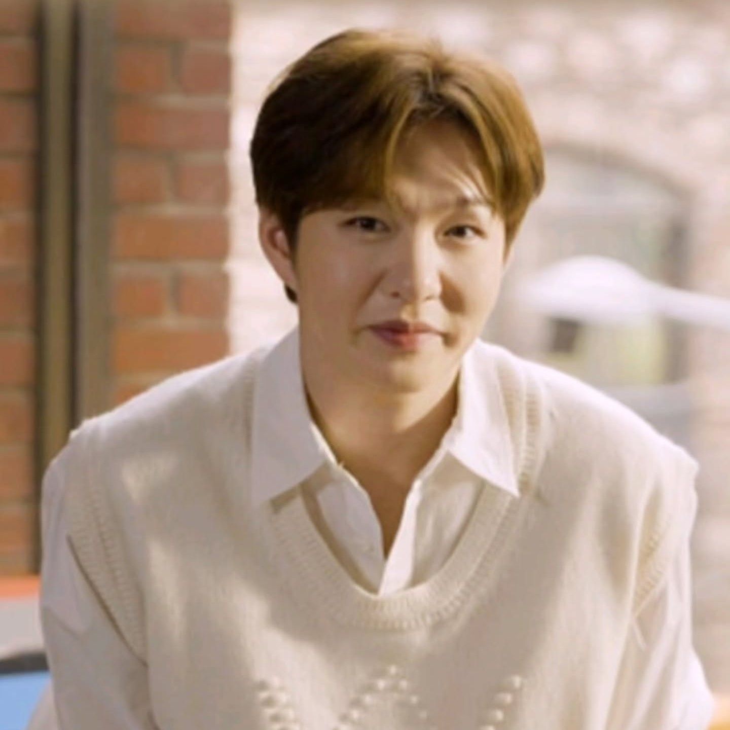 Behind-the-scenes cut of Lee Changsub (BTOB)