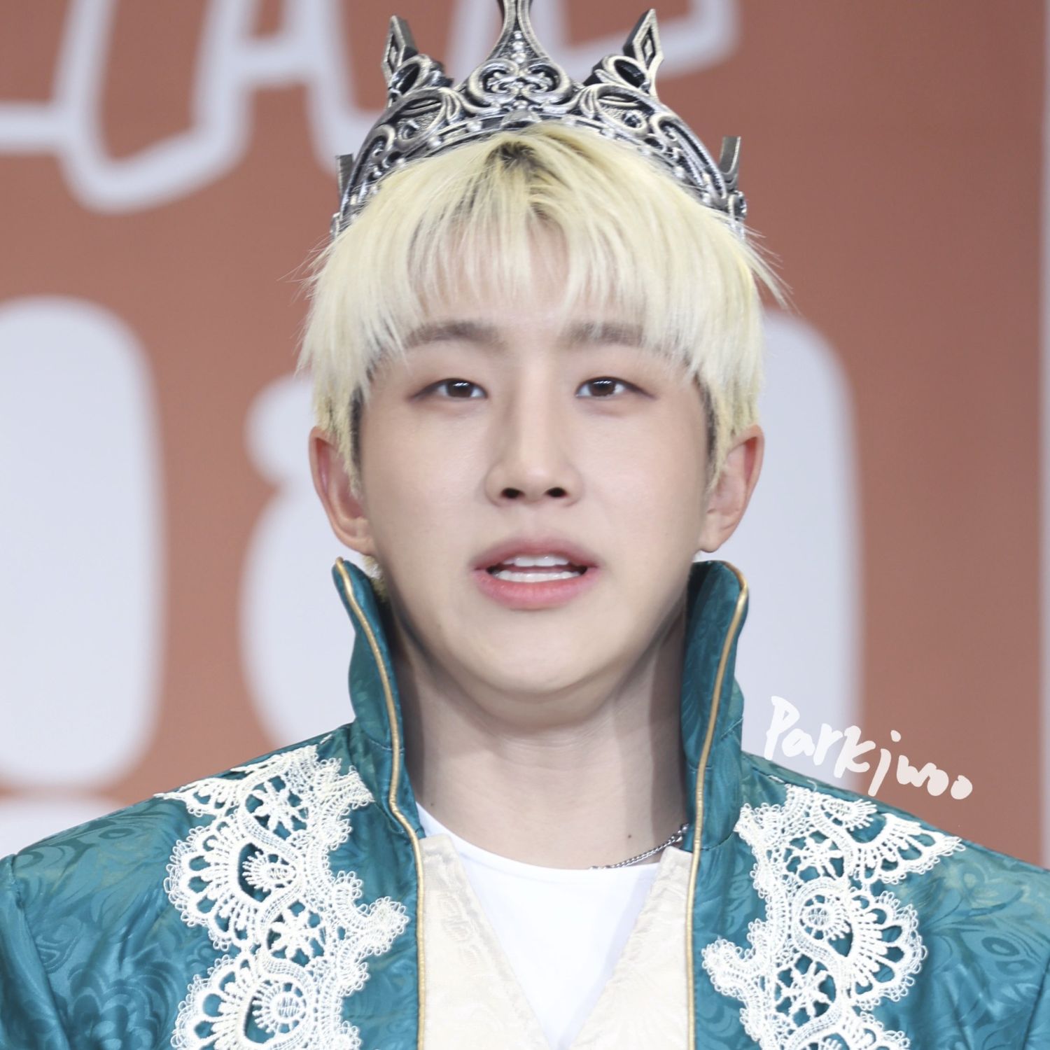 A moment captured by Jinjin (ASTRO)'s fan