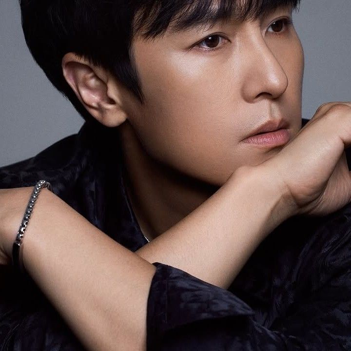 Behind-the-scenes cut of Kim Dongwan (SHINHWA)