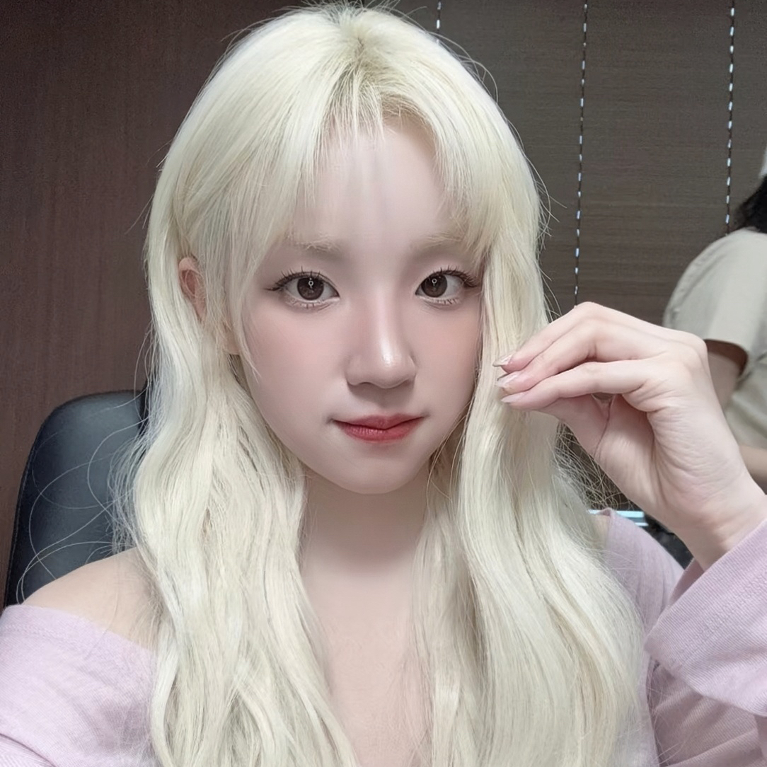 Recent activity shot of Yuqi (i-dle)
