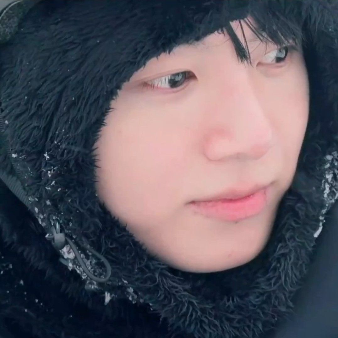 Foto aktivitas terbaru Jungkook (BTS)