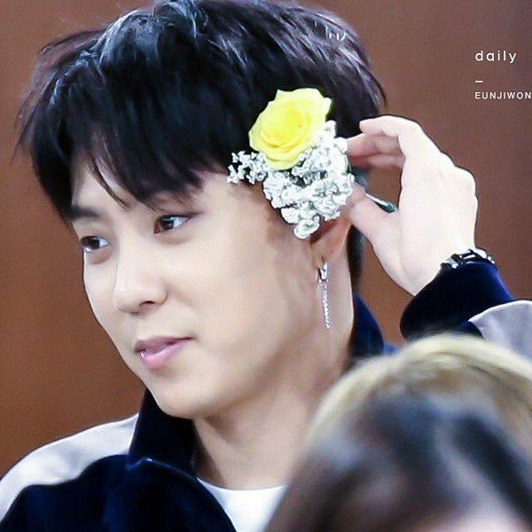 A moment captured by Eun Jiwon (SECHSKIES)'s fan
