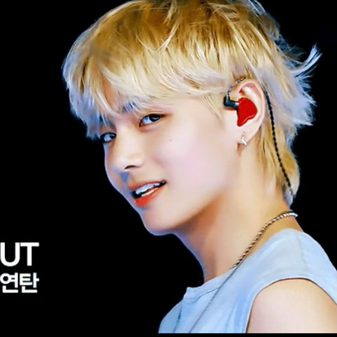 Behind-the-scenes cut of V (BTS)