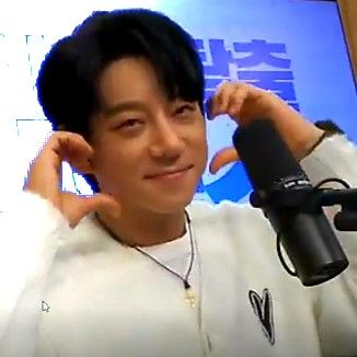 A moment captured by Hwang Chiyeol's fan