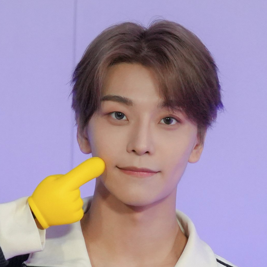 A moment captured by He Xinlong (ALPHA DRIVE ONE)'s fan