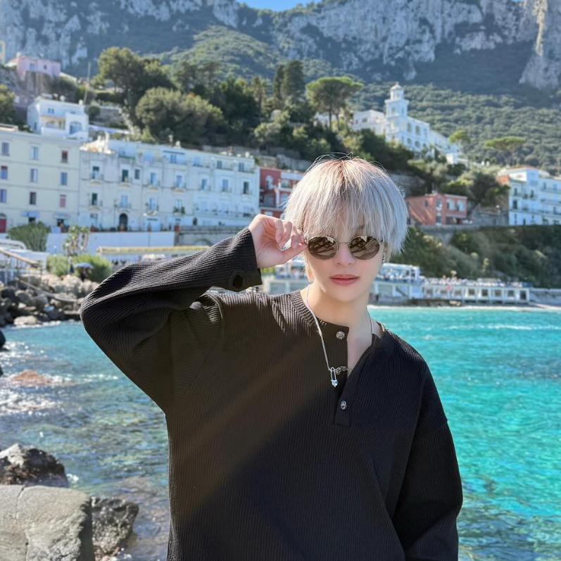 Latest photo of YANGYANG (WayV)