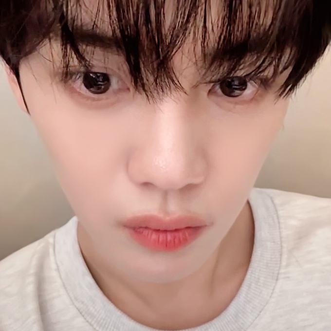 Latest photo of Kim Gyuvin (ZEROBASEONE)