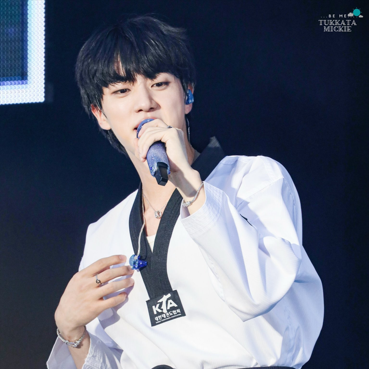 진 (방탄소년단)의 비하인드 컷