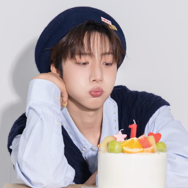 Hui (PENTAGON)的最新照片