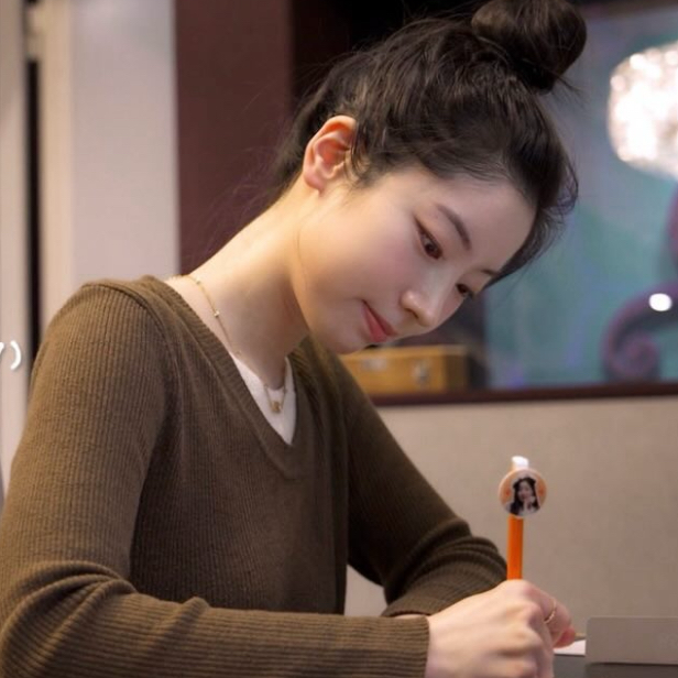 Foto terbaru Dahyun (TWICE)