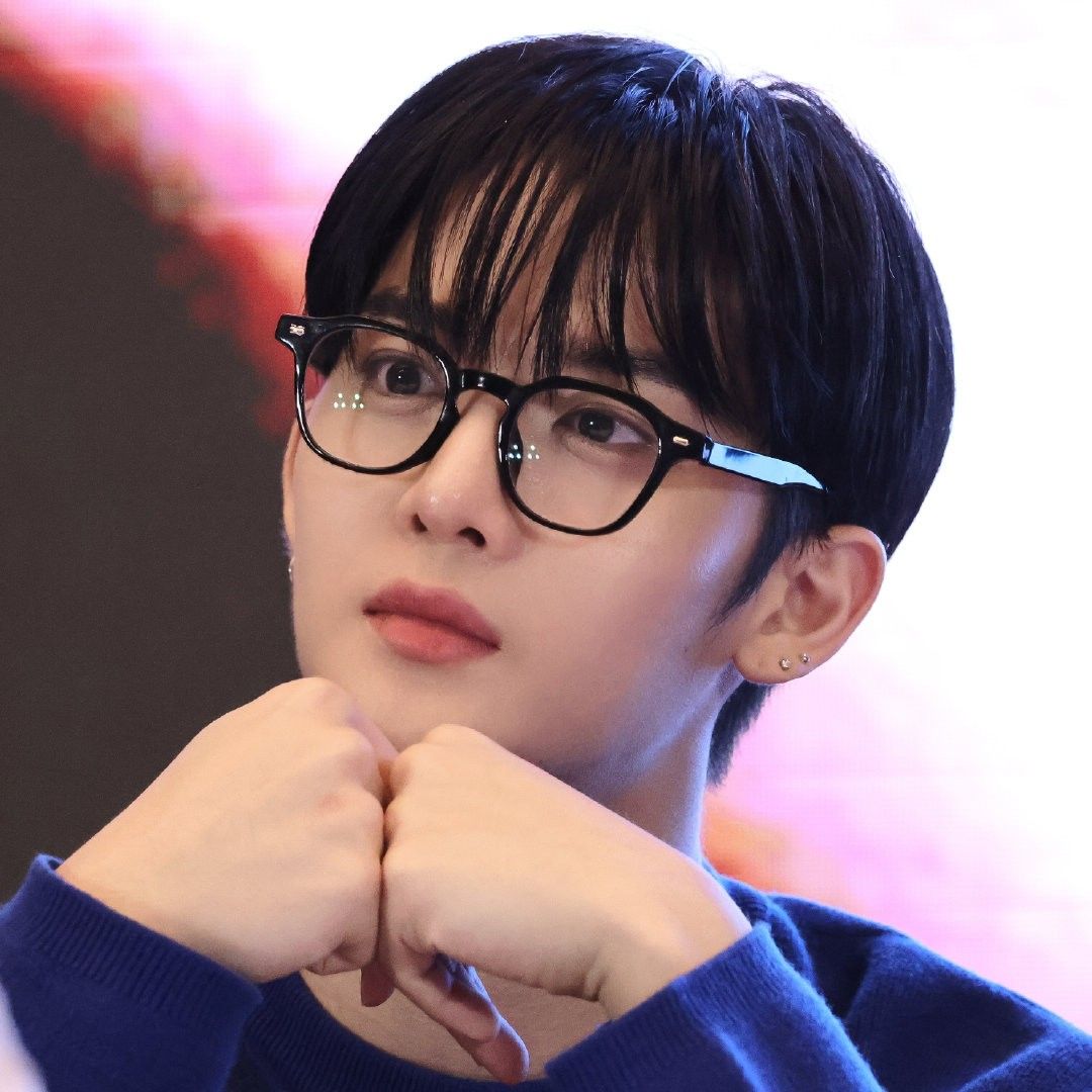 Behind-the-scenes cut of Bae Jinyoung