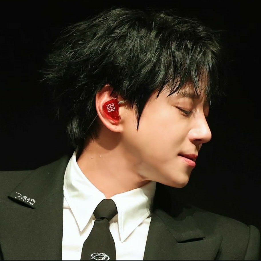 Latest photo of Hwang Chiyeol