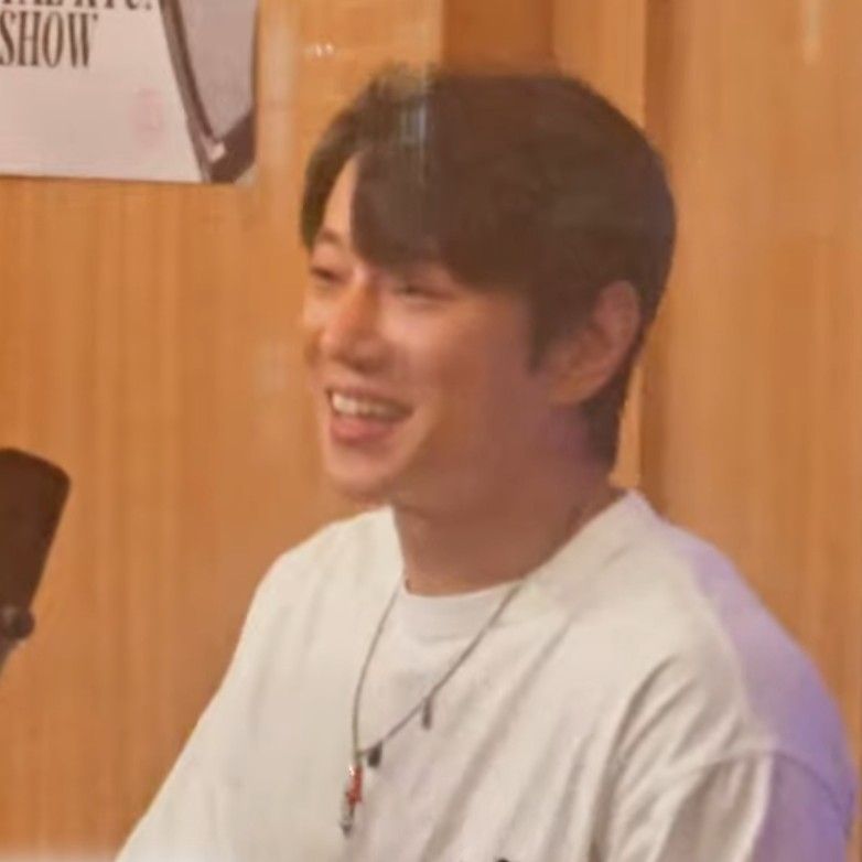 Behind-the-scenes cut of Hwang Chiyeol