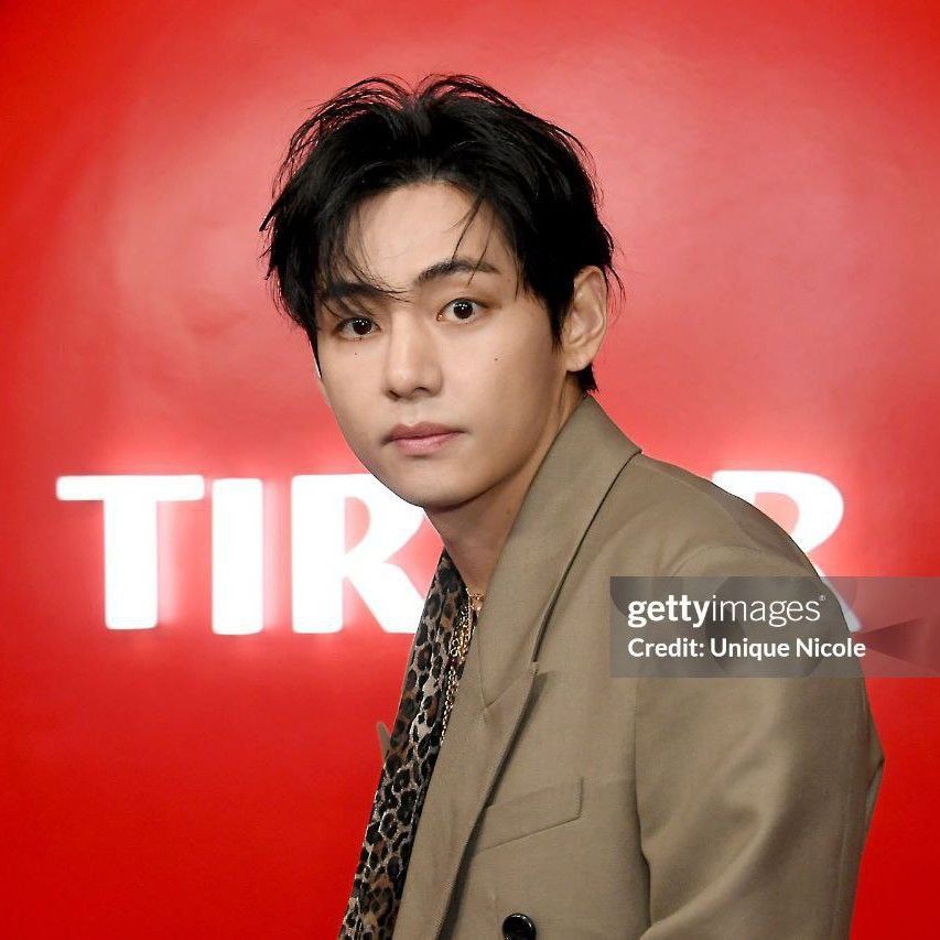Foto terbaru V (BTS)