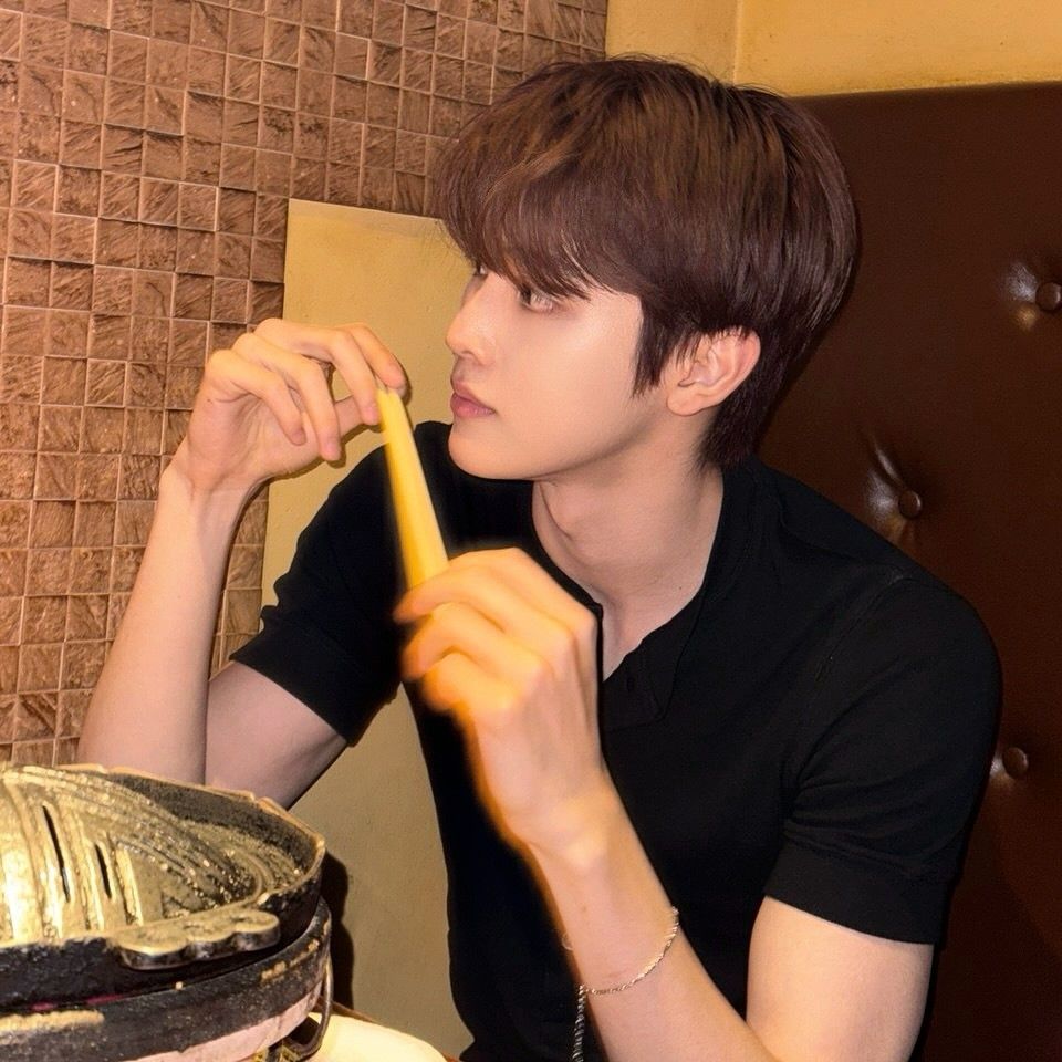 Latest photo of Sungchan (RIIZE)