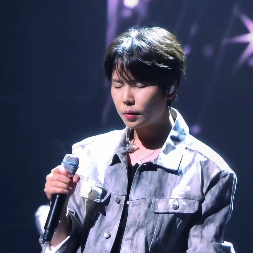 A moment captured by Jung Seunghwan's fan