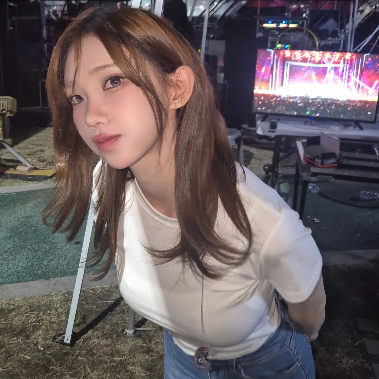 Behind-the-scenes cut of QWER