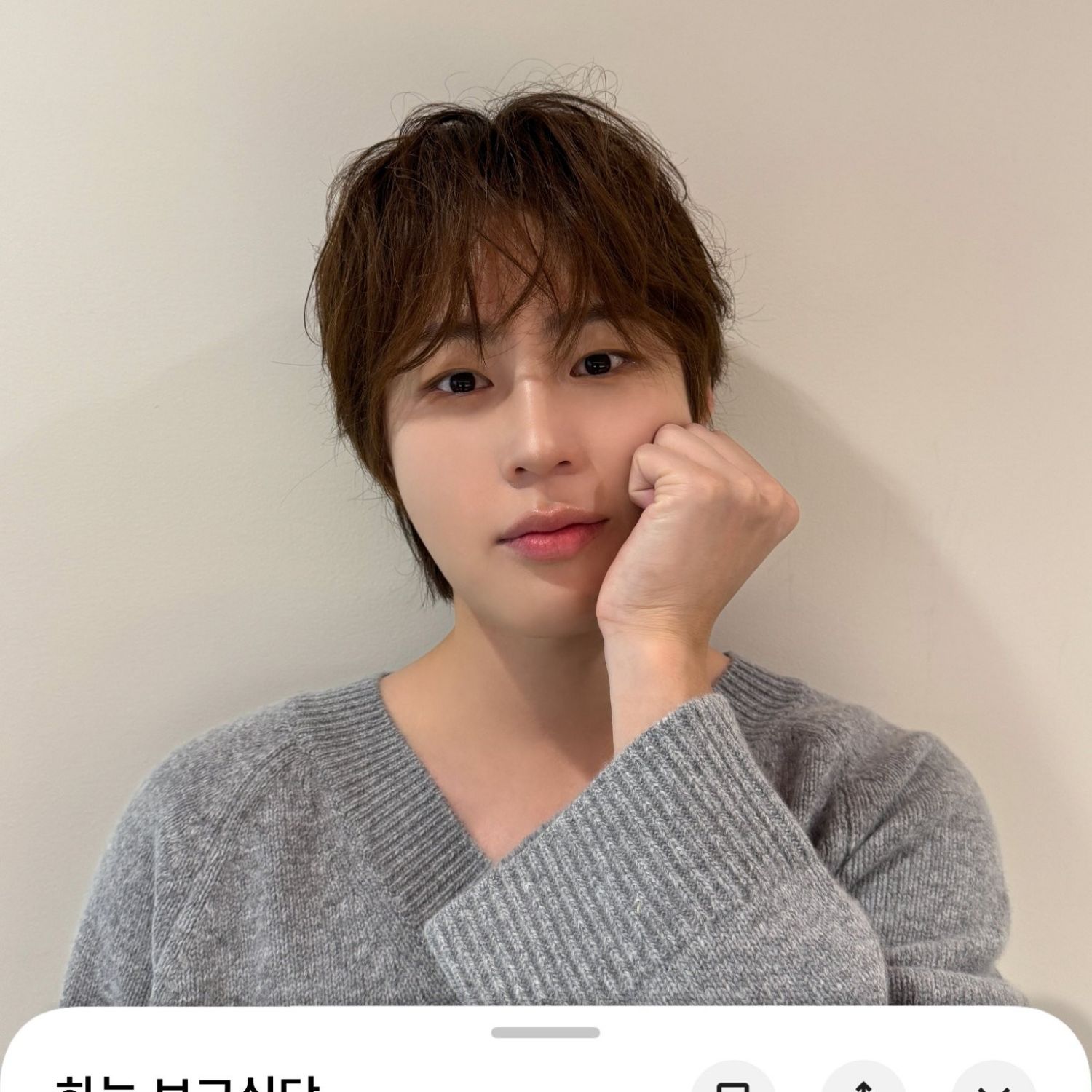 A moment captured by Ha Sungwoon's fan