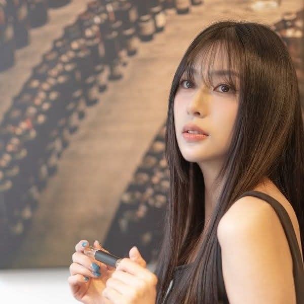 A moment captured by Oh Hayoung (Apink)'s fan