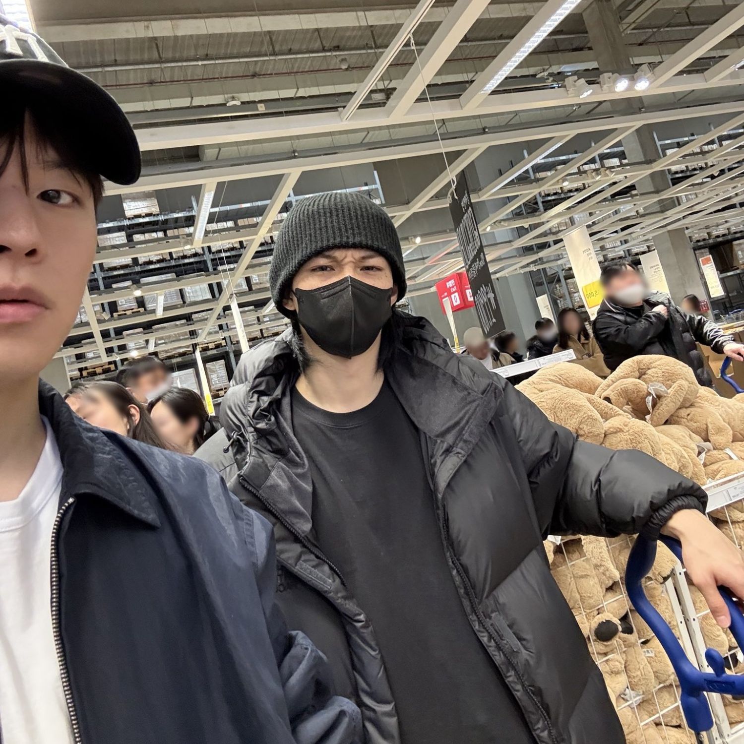Behind-the-scenes cut of Stray Kids