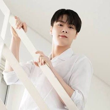 A moment captured by Moonbin (ASTRO)'s fan