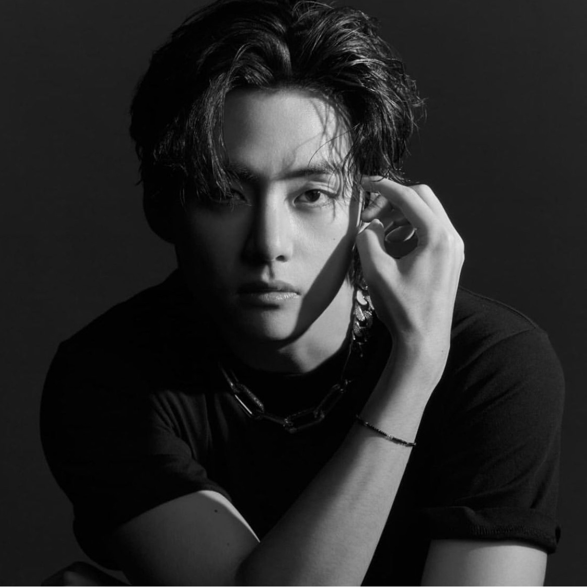 A moment captured by V (BTS)'s fan