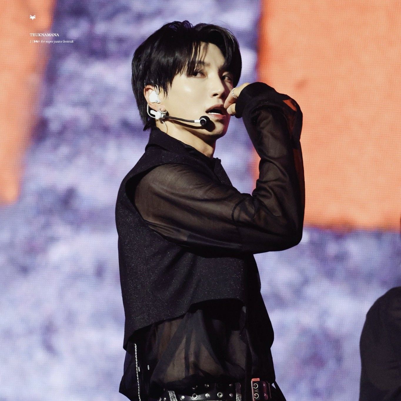 A moment captured by Leeteuk (Super Junior)'s fan