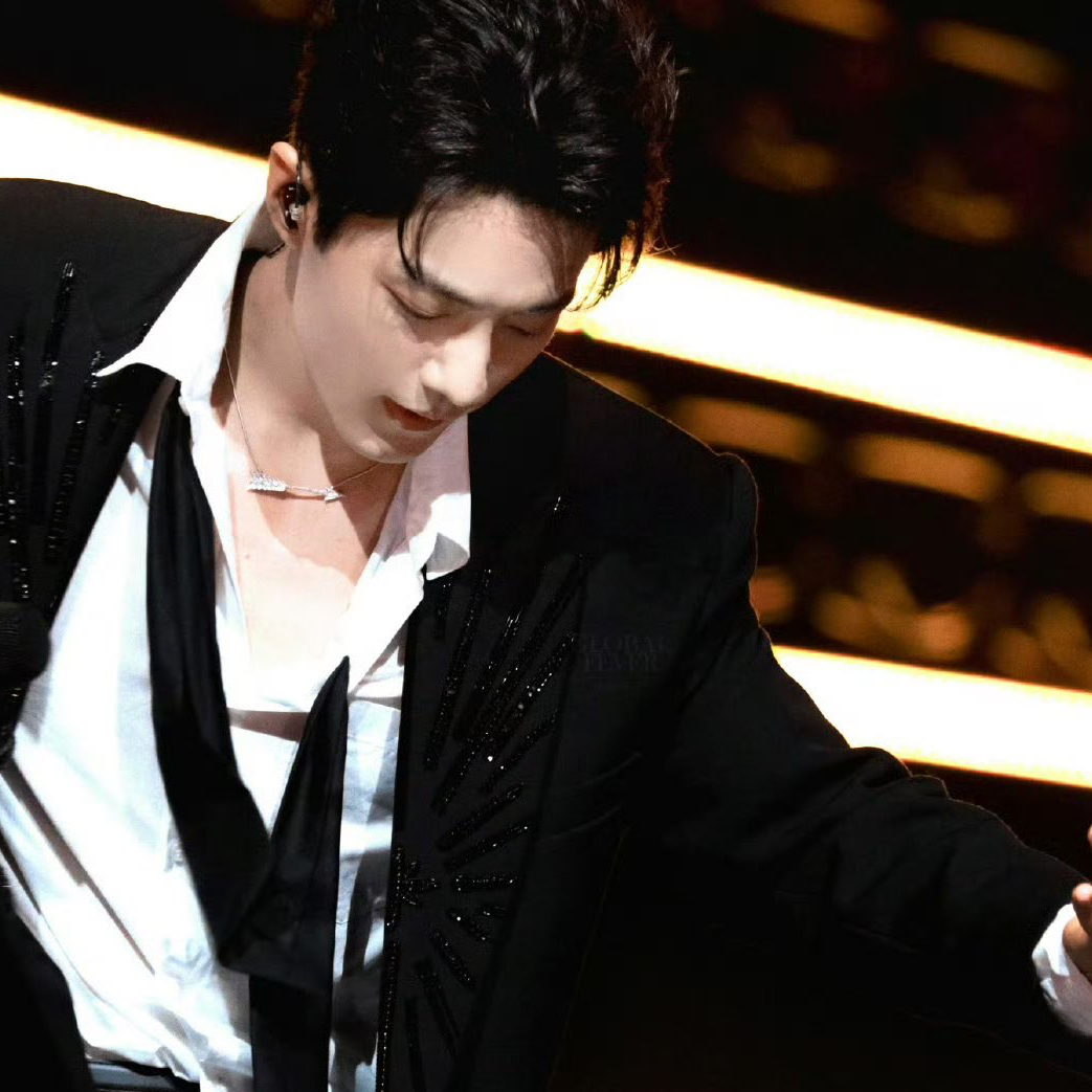 Behind-the-scenes cut of Xiao Zhan