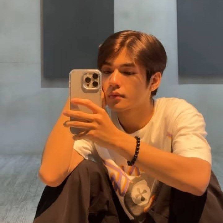 Foto aktivitas terbaru Kim (HORI7ON)