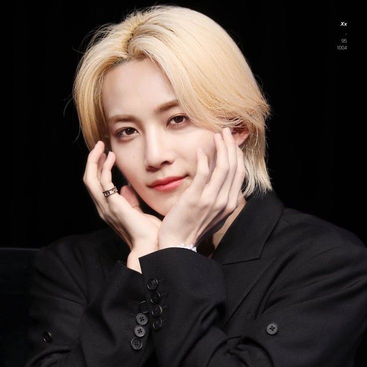 A moment captured by Jeonghan (SEVENTEEN)'s fan