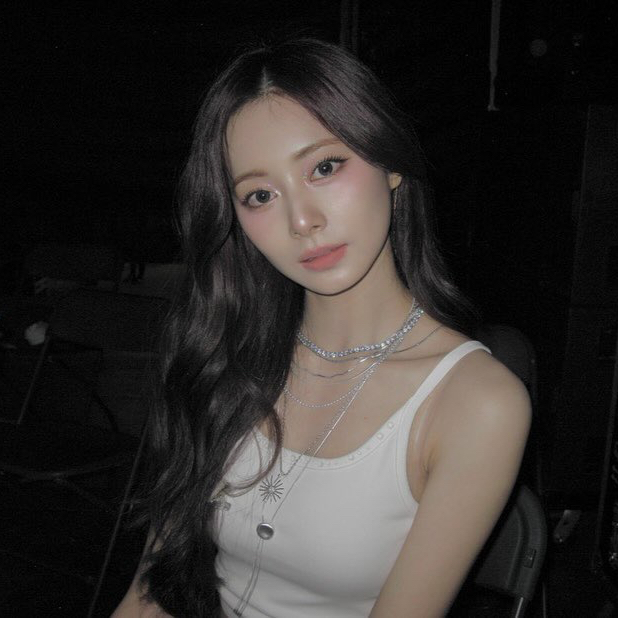 Behind-the-scenes cut of Tzuyu (TWICE)
